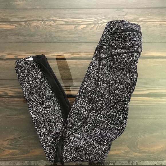 Lululemon pace perfect 7/8 🍋 - Picture 3 of 8